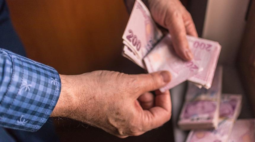 5000 TL çalışan emekli ikramiyesi için tarih belli oldu! Milyonlar bu haberi bekliyordu: Soluk almadan torba yasaya devam…