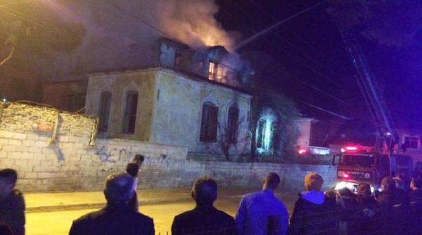 Sarayköy'deki tarihi evde yangın çıktı