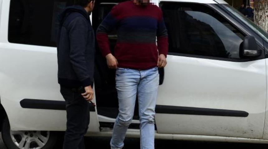 Komşularının evinden çaldıklarını, internetten satarken yakalandılar