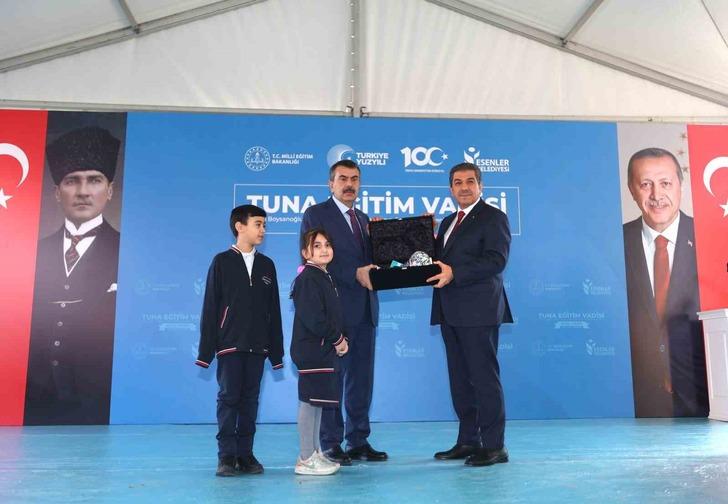 Milli Eğitim Bakanı tam söyleyecekken durdu: AK Partili o isme 'büyükşehir belediye başkanımız' diye seslenecekti G3