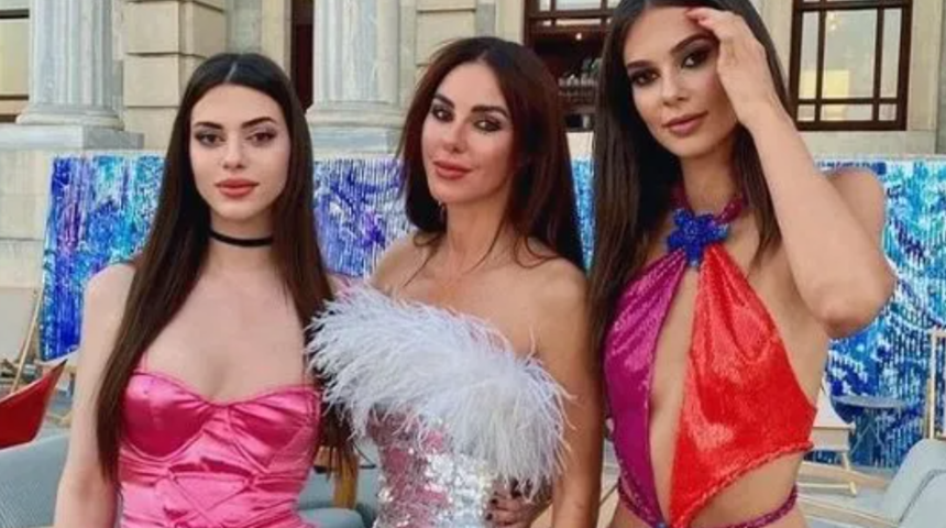 Defne Samyeli ve kızları Derin ile Deren'den transparan şıklığı! Ödül törenine damga vurdular