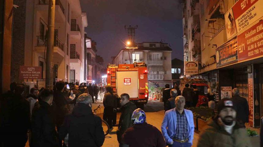 5 katlı binada korkutan yangın! Mahalleli sokağa döküldü
