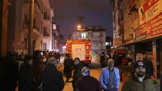 5 katlı binada korkutan yangın! Mahalleli sokağa döküldü