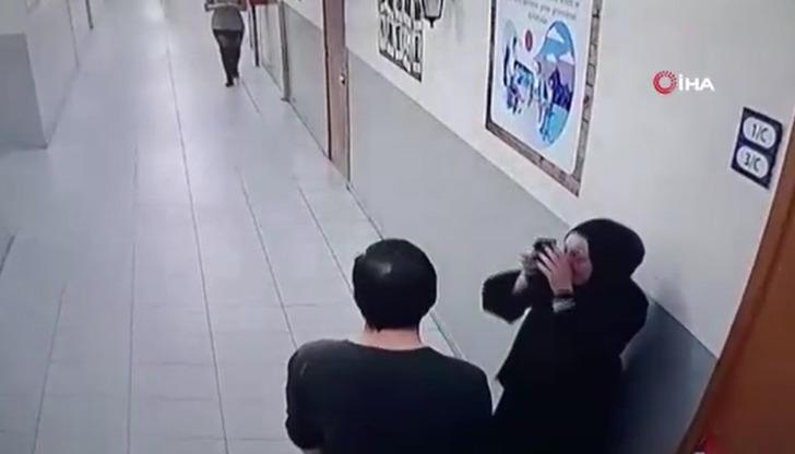 Veliden hamile öğretmene sınıfta öğrencilerin önünde saldırı! O anlar kamerada... Öğretmen baygınlık geçirdi G5