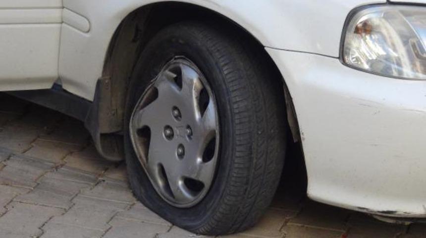 Çaldıkları otomobille kaçmaya çalışırken yakalandılar