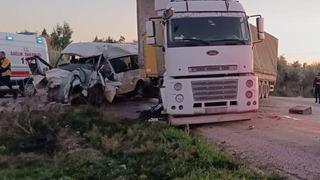 Feci kaza! TIR ile minibüs çarpıştı... 2 ölü, 2 ağır yaralı