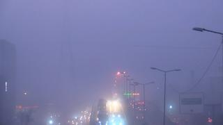İstanbul'da göz gözü görmüyor! Sis her yeri boğdu, trafik duraksadı