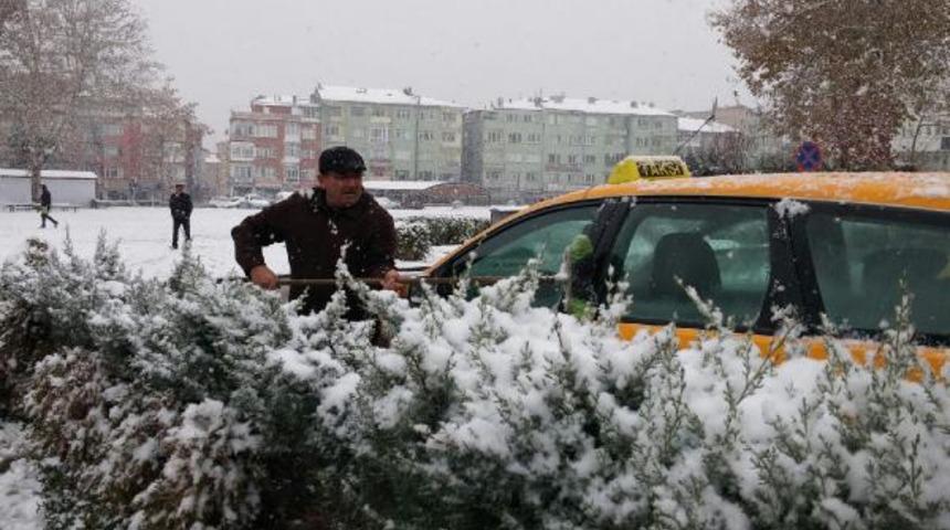 Niğde'ye kar yağdı