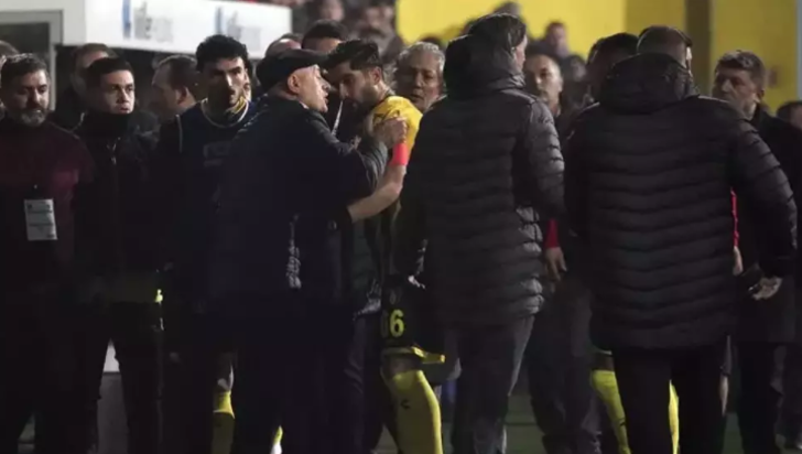 İstanbulspor'un Trabzonspor maçında sahadan çekilmesinin ardından çok sert yorum! "Bu oyunun katilisiniz... Bu lig nasıl bitecek?" G1