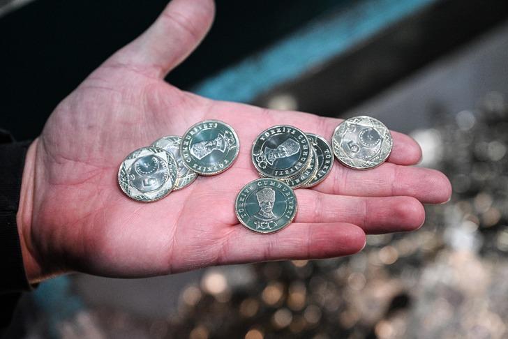 Cumhuriyet'in 100. yılına özel basıldı, Atatürk kabartması tartışma yarattı! Darphane'den 5 liralık madeni para açıklaması: "Kasıtlı olarak oynandı" G4
