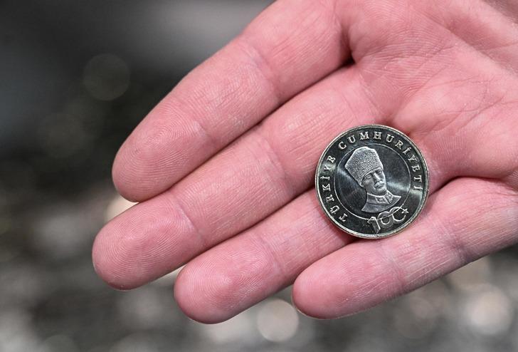 Cumhuriyet'in 100. yılına özel basıldı, Atatürk kabartması tartışma yarattı! Darphane'den 5 liralık madeni para açıklaması: "Kasıtlı olarak oynandı" G5