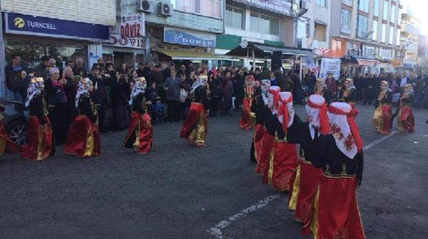 Hopa'da, 2 ton hamsi 2 saatte tüketildi