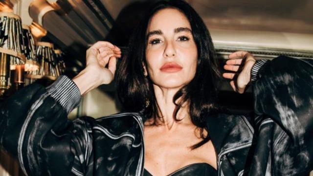 Ece Sükan derin göğüs dekoltesiyle büyüledi! Transparan tarzı olay oldu