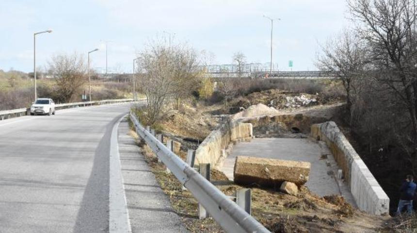 Tesadüfen bulunan tarihi köprü gün yüzüne çıkarıldı