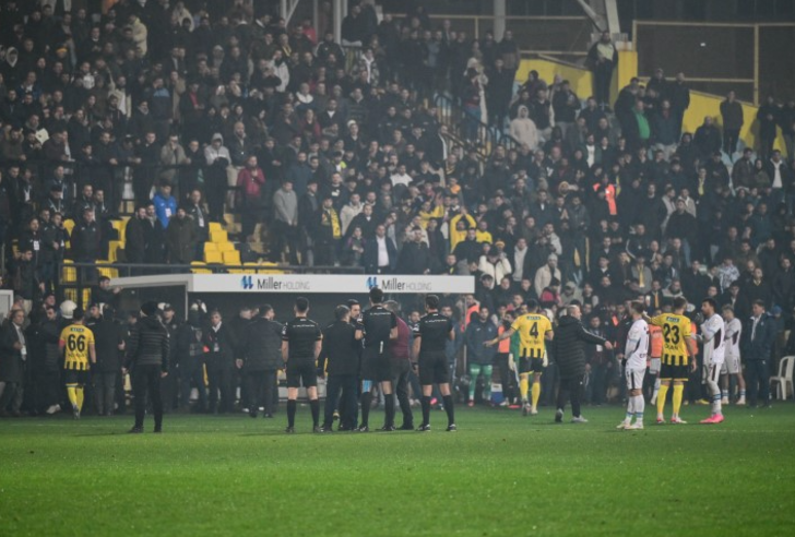 İstanbulspor Başkanı Ecmel Faik Sarıalioğlu'ndan açıklama! ''Benim inip birini tokatlayacak durumum yok, isterlerse küme düşürsünler!'' G1