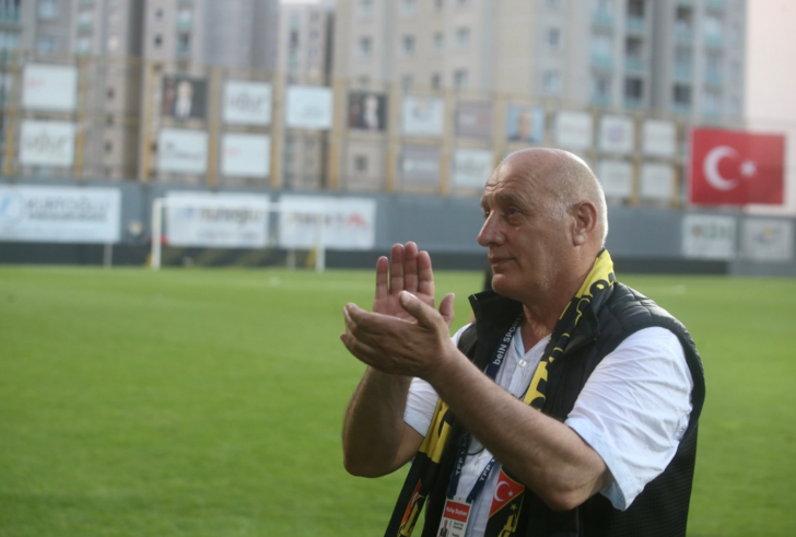 İstanbulspor Başkanı Ecmel Faik Sarıalioğlu'ndan açıklama! ''Benim inip birini tokatlayacak durumum yok, isterlerse küme düşürsünler!'' G4