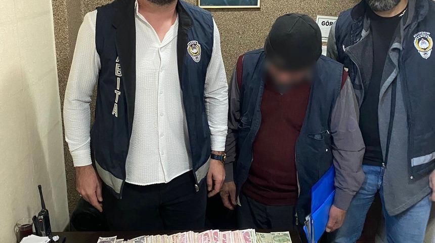 Dilencinin üzerinden çıkan para zabıtayı da şaşırttı! Hepsine el konuldu