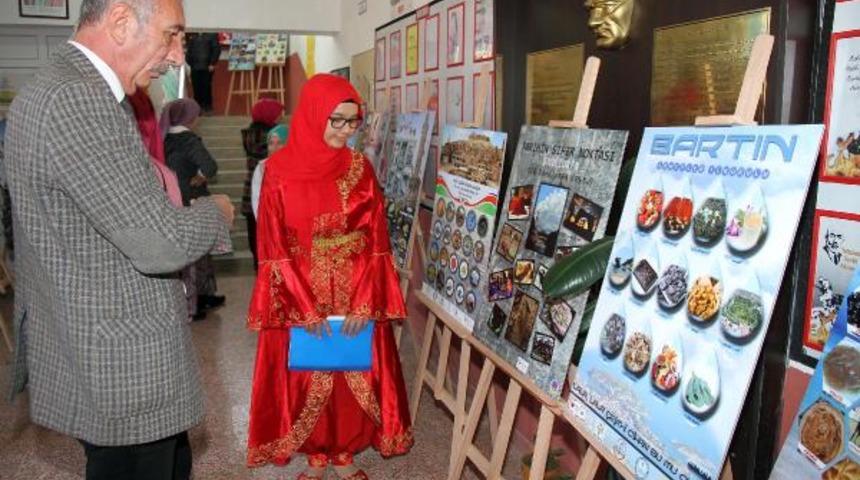 81 ilin posteri Ovacık'ta sergilendi