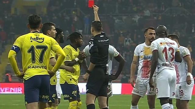 Galatasaray derbisi öncesi Fenerbahçe'de çifte şok! Hem Fred hem de Mert Hakan Yandaş 90+10'uncu dakikada kırmızı kart gördü