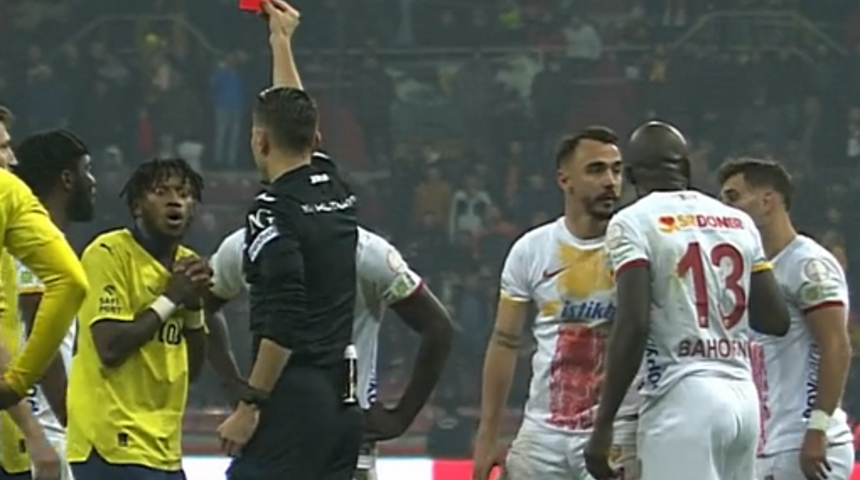 Uğur Dündar'dan Fenerbahçe'de Fred ve Mert Hakan'ı kırmızı kartla oyundan atan Zorbay Küçük'e tepki: Bu da hakemse ben Collina'yım