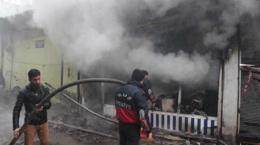 Manifatura dükkânı alev alev yandı