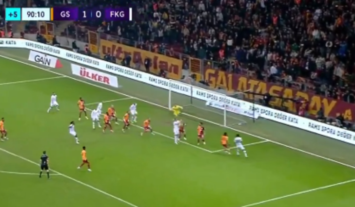 Ender rastlanacak olay! Serdar Dursun hem kendini hem de takımını yaktı: Ağlara giden topa dokunduğu için ofsayt kararı çıktı G3