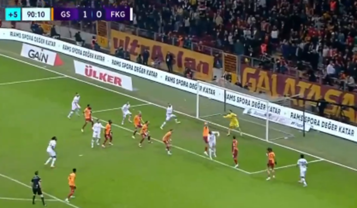 Ender rastlanacak olay! Serdar Dursun hem kendini hem de takımını yaktı: Ağlara giden topa dokunduğu için ofsayt kararı çıktı G4