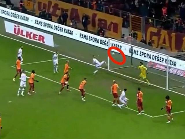 Ender rastlanacak olay! Serdar Dursun hem kendini hem de takımını yaktı: Ağlara giden topa dokunduğu için ofsayt kararı çıktı