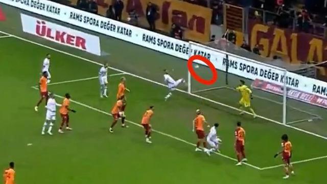 Ender rastlanacak olay! Serdar Dursun hem kendini hem de takımını yaktı: Ağlara giden topa dokunduğu için ofsayt kararı çıktı