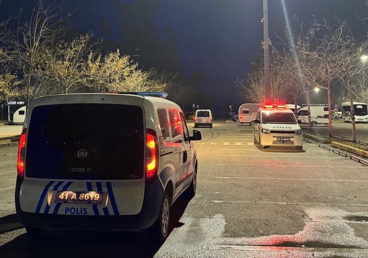 Sahipleri büyük şok yaşadı! Otoparktaki 35 aracın camlarını kırdılar G1