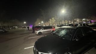 Sahipleri büyük şok yaşadı! Otoparktaki 35 aracın camlarını kırdılar