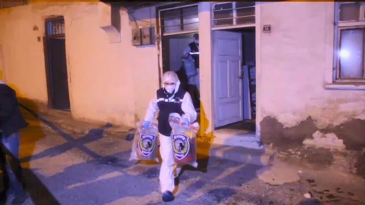 Uzun süre hafızalardan silinmeyecek cinayet! Babasını öldürüp sobada yaktı: Cesede ait parçalar evden poşetle çıkarıldı G2