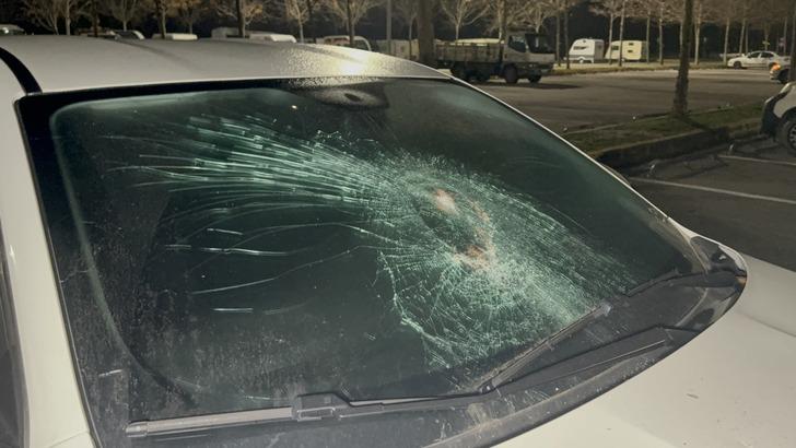 Sahipleri büyük şok yaşadı! Otoparktaki 35 aracın camlarını kırdılar G4