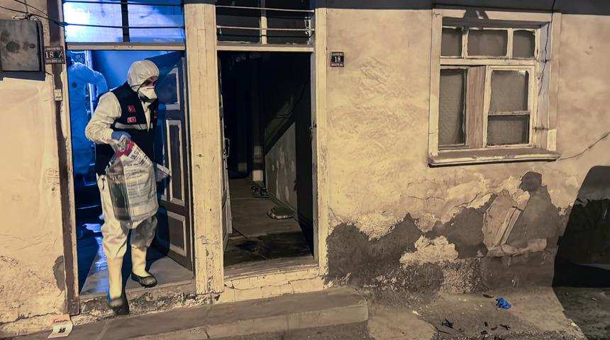 &Ccedil;ankırı'da babasını &ouml;ld&uuml;r&uuml;p sobada yaktığı iddia edilen zanlı yakalandı