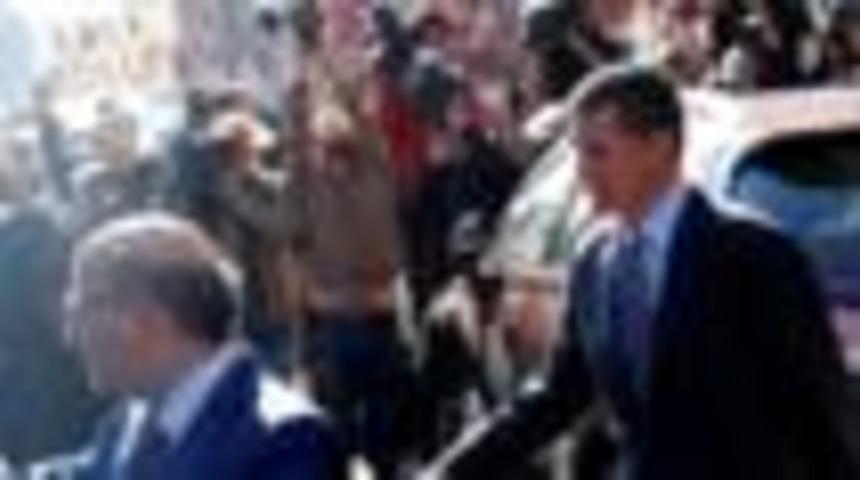 Flynn'le ilgili haberinde hata yapan Amerikalı gazeteci Ross kovuldu