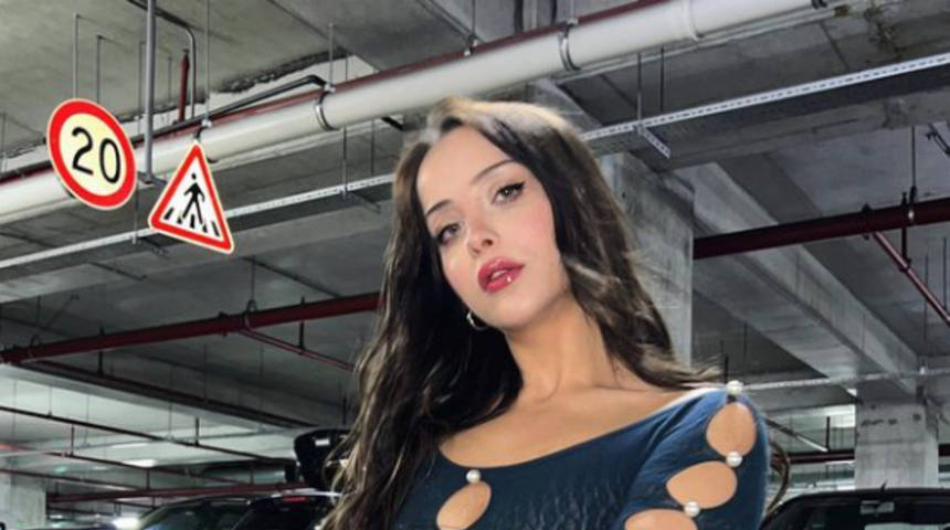 OnlyFans fenomeni Gizem Bağdaçiçek'ten yeni pozlar! Transparan tulumuyla nefesleri kesti... Ayna pozlarına beğeni yağdı