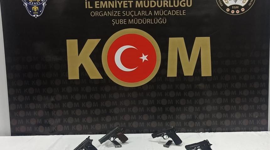 İzmir'de suç örgütüne yönelik operasyonda 9 kişi yakalandı