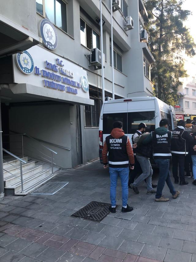 İzmir'de suç örgütüne yönelik operasyonda 9 kişi yakalandı