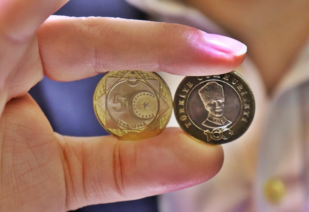 Darphane&rsquo;nin bastığı madeni 5 T&uuml;rk Lirası g&uuml;ndem olmuştu: Kuyumcular &ldquo;Atat&uuml;rk silueti vazge&ccedil;ilmez&rdquo; dedi: &lsquo;Vatandaşlar bize sormaya geliyor&hellip;&rsquo;