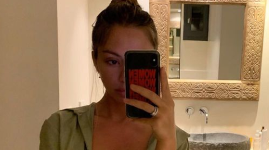 Sosyal medya fenomeni Mathilde Tantot'un 'Noel Anne' tarzı olay oldu! İç çamaşırıyla lavaboya yaslanıp poz verdi