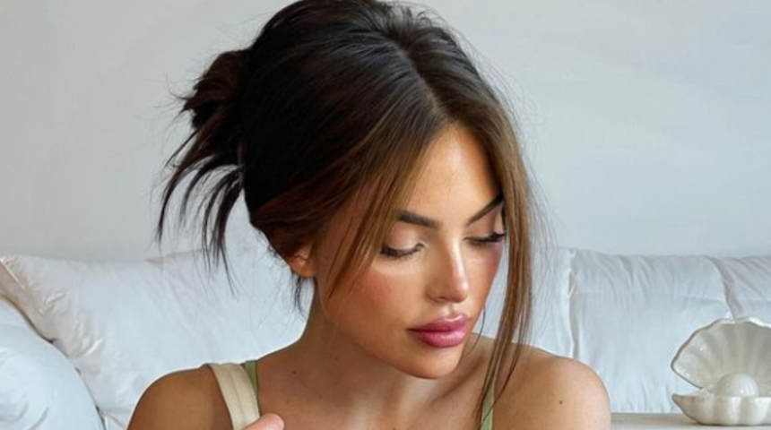 Sosyal medya fenomeni Julia Sandoval'ın yatak pozu çok konuşuldu! Gözünü açar açmaz soluğu sosyal medyada aldı