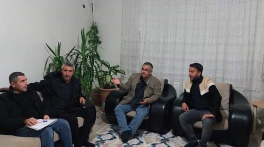 Gündüz kurumda, akşam köylerde çalışıyorlar