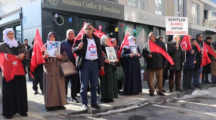 Vanlı aileler HDP İl Başkanlığı önündeki eylemlerini sürdürdü