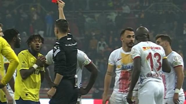 Zorbay Küçük her şeyi raporunda bir bir yazdı, Fred'in neden kırmızı kart gördüğü ortaya çıktı! Fenerbahçe bambaşka bir yöntemle Tahkim Kurulu'na başvurmaya hazırlanıyor