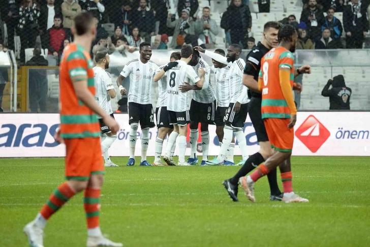 Rıza Çalımbay Alanyaspor mağlubiyeti sonrası oyuncuları suçladı: "Sen nasıl kalecisin, Beşiktaş'a geldiğimde kendime acıdım!" G3