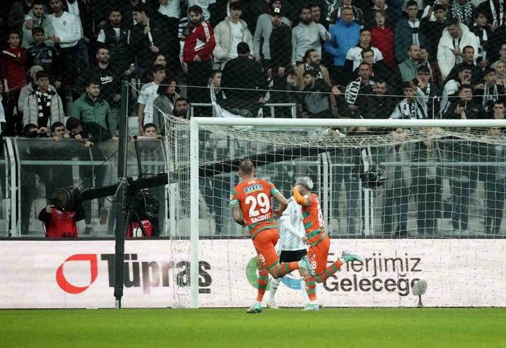 Rıza Çalımbay Alanyaspor mağlubiyeti sonrası oyuncuları suçladı: "Sen nasıl kalecisin, Beşiktaş'a geldiğimde kendime acıdım!" G1
