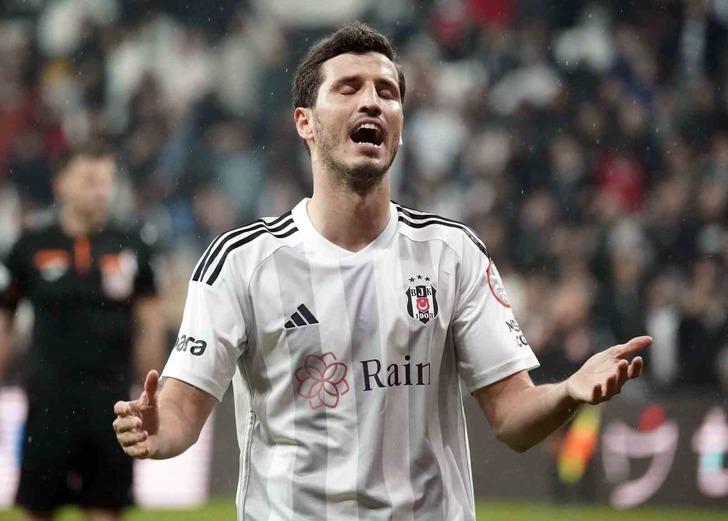 Beşiktaş'ın yenilgisi sonrası spor yazarlarından olay yaratacak sözler! "Bu böyle gitmez, çekilecek kahır değil" G4