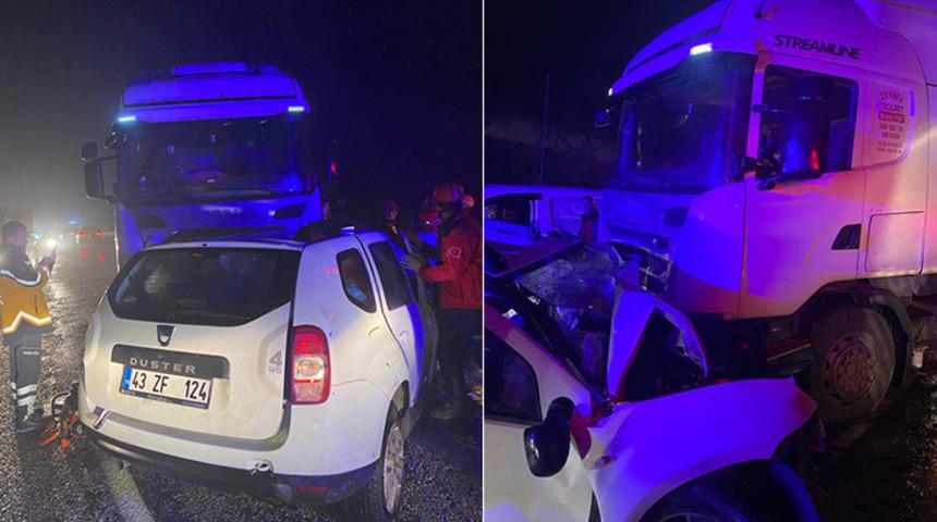 Balıkesir'de cip ile kamyon çarpıştı; aynı aileden 3 kişi yaşamını yitirdi