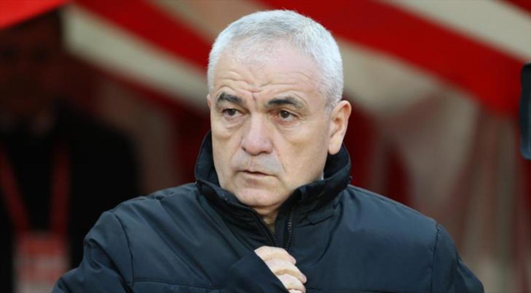 Rıza &Ccedil;alımbay Alanyaspor mağlubiyeti sonrası oyuncuları su&ccedil;ladı: "Sen nasıl kalecisin, Beşiktaş'a geldiğimde kendime acıdım!"