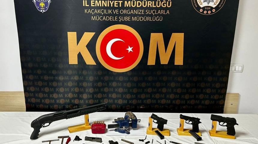Kastamonu'da kurusıkı tabancaları ateşli silaha dönüştüren 2 şüpheli yakalandı